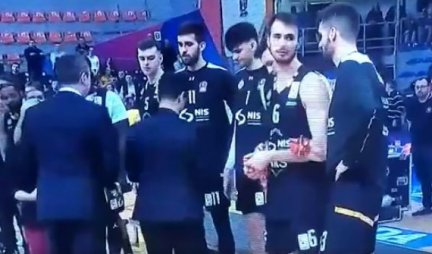 OVO NISTE VIDELI! Košarkaši Partizana odmah skinuli medalje! (VIDEO)