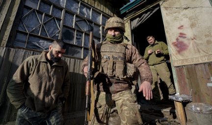 PALO PRIZNANJE UKRAJINACA, PUCALI SU NA CIVILE! Veliki broj ukrajinskih vojnika položio oružje u Luganskoj!