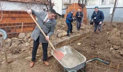 Gračanica: Počela izgradnja kuće za socijalno ugroženu porodicu Đorđević, finansira Kancelarija za KiM