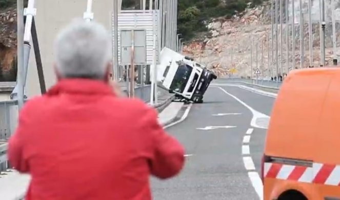 JAK VETAK PREVRNUO KAMION! Most u Dubrovniku zatvoren za saobraćaj! (Video)