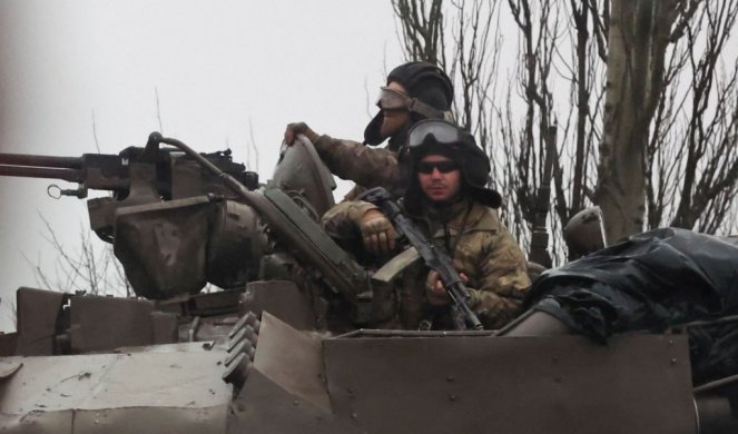 RUSKE TRUPE NAPREDOVALE 12 KM! Ukrajinska vojska podnela STRAŠNE GUBITKE, 1.159 tenkova, 436 topova, 118 "VBR"-ova... Svi uništeni!