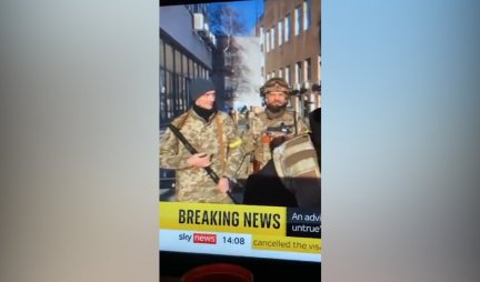 ŠOK SNIMAK IZ UKRAJINE! Dok novinar izveštava, ovom vojniku se desio PEH! (Video)