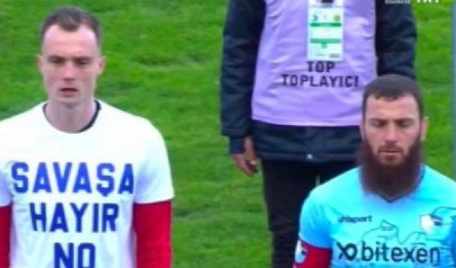 TURČIN ZGROZIO PLANETU! Fudbaler odbio da nosi majicu protiv rata!
