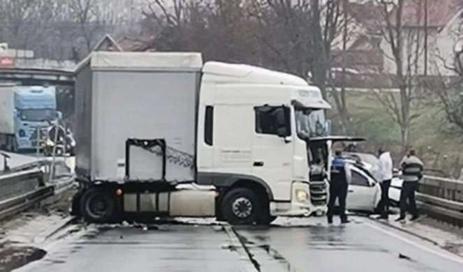 STVARAJU SE KILOMETARSKE KOLONE! Teška saobraćajna nesreća kod Lađevaca