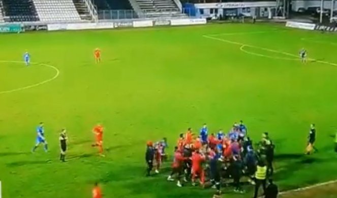 BRUKA I SRAMOTA! JE*EM VAM MAJKU, OVO JE SANDŽAK... UBIJ, UBIJ... Pojavio se novi snimak skandala i masovne tuče u Novom Pazaru! (VIDEO)