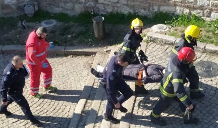 ŽENA PALA SA KALEMEGDANSKE TERASE! Drama ispod "Pobednika", intervenisali vatrogasci i Hitna pomoć (VIDEO/FOTO)