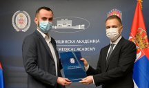 MINISTAR STEFANOVIĆ URUČIO REŠENJE: Stalni posao za 48 ljudi u vojnom zdravstvu!