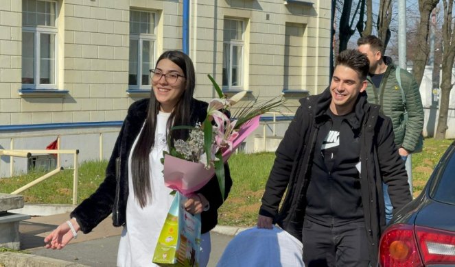 FILIP RELJIĆ STIGAO U PORODILIŠTE PO SUPRUGU Ponosni tata nije skidao osmeh sa lica! (VIDEO+FOTO)