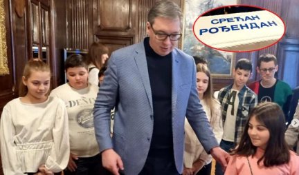 "Da bi se istinski volelo, treba odrasti do deteta"! Predsednik Vučić objavio fotografiju sa decom iz regiona, a tu je i torta!