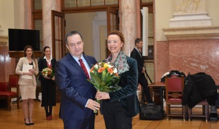 Dačić generalnoj sekretarki Saveta Evrope poklonio ruže, srpski med, ajvar, džem...