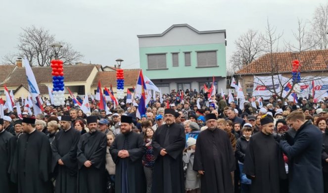 VUČIĆ U PEĆINCIMA: Važno je da dovodimo investitore, danas nemamo pravo na grešku! (FOTO, VIDEO)