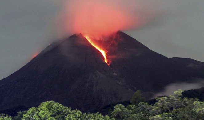 SNAŽNA ERUPCIJA VULKANA U INDONEZIJI!