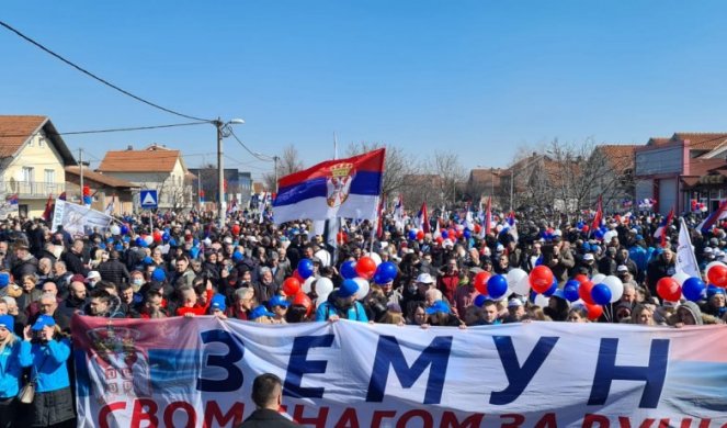 (FOTO/VIDEO) VUČIĆ NA MITINGU U BUSIJAMA: Ako sačuvamo mir i stabilnost, plate i penzije će rasti iz godine u godinu!