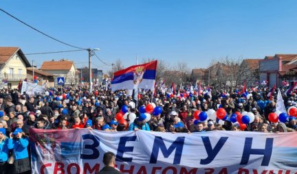 (FOTO/VIDEO) VUČIĆ NA MITINGU U BUSIJAMA: Ako sačuvamo mir i stabilnost, plate i penzije će rasti iz godine u godinu!