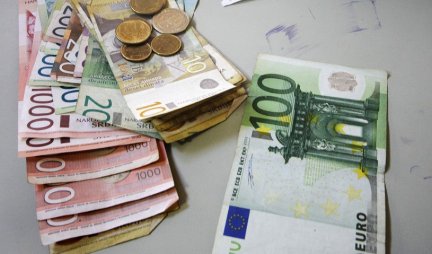 NEMA DALJE! Evro obračunavaju po 114!  Naplate i proviziju, oderu nam kožu s leđa!
