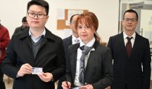 Kinezu uručena srpska vozačka dozvola