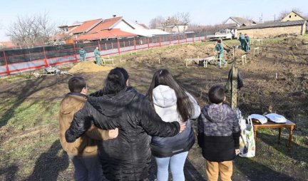 VESIĆ ODRŽAO OBEĆANJE! Počinje izgradnja kuće za porodicu Jelić (FOTO)