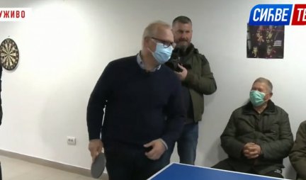 Vesić otvario klub za penzionere u Dobanovcima!
