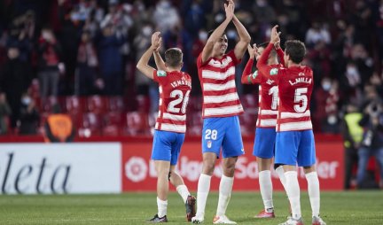 USPAVANKA, PA EKSPLOZIJA U DRUGOM POLUVREMENU! Granada GRANATIRALA Alaves! (VIDEO)