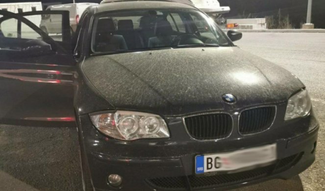 Mislio da će mu proći! U rancu na zadnjem sedištu "BMW-a" pokušao da proševrecuje više od KILOGRAM KOKAINA!