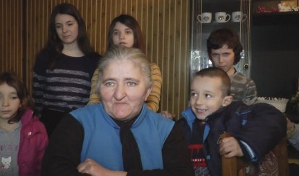 ŽENA HEROJ IZ ROANDE! Svetlana je majka petnaestoro dece, a njen suprug Dobrica otac za primer - Nemaju milione, ali su najsrećniji zajedno (FOTO)