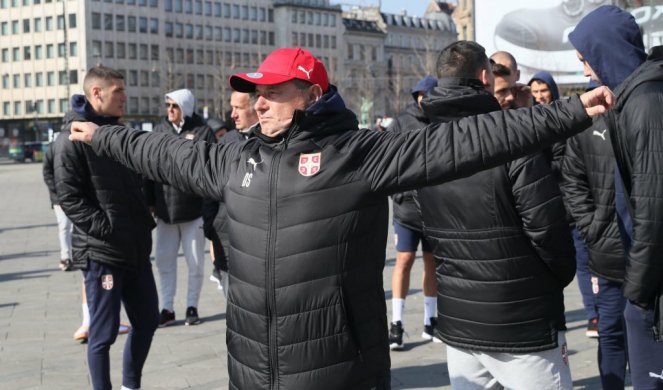 ORLOVI VEĆ RAŠIRILI KRILA U KOPENHAGENU! Piksi ih poveo u šetnju, a Danci pohrlili da se slikaju! (FOTO) (VIDEO)