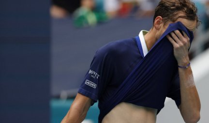 NOVAK OSTAJE PRVI TENISER SVETA! Medvedev poklekao protiv Hurkača, Poljak obradovao Srbe!