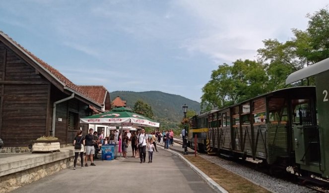 POČELA SEZONA VOŽNJE ŠARGANSKOM OSMICOM! Evo kad su polasci iz jednog od najlepših sela u svetu