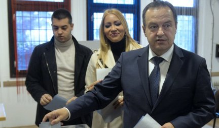 Dačić, sa suprugom i sinom, glasao na Dedinju