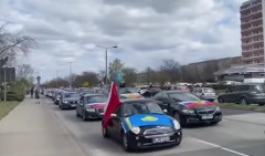 (VIDEO) RUSI GRME U SRCU BERLINA! Kolona automobila sa trobojkama i sovjetskim zastavama prokrstarila nemačkom prestonicom sa jednom PORUKOM!