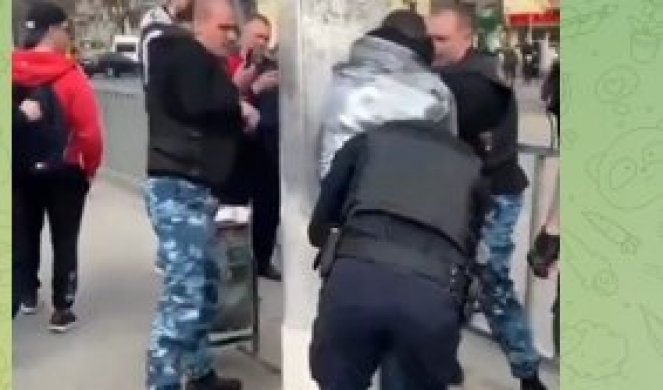 HAOS U UKRAJINSKIM GRADOVIMA! Policija sprovodi "ulična suđenja", vezuju ljude za stubove, vlasti im dale dozvolu i da pucaju! (UZNEMIRUJUĆI VIDEO)