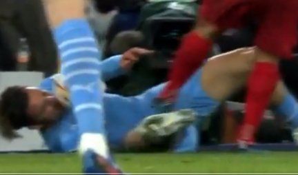 BEDNIJE OD OVOGA NE MOŽE! Napucao igrača dok je on ležao na travi! (VIDEO/FOTO)