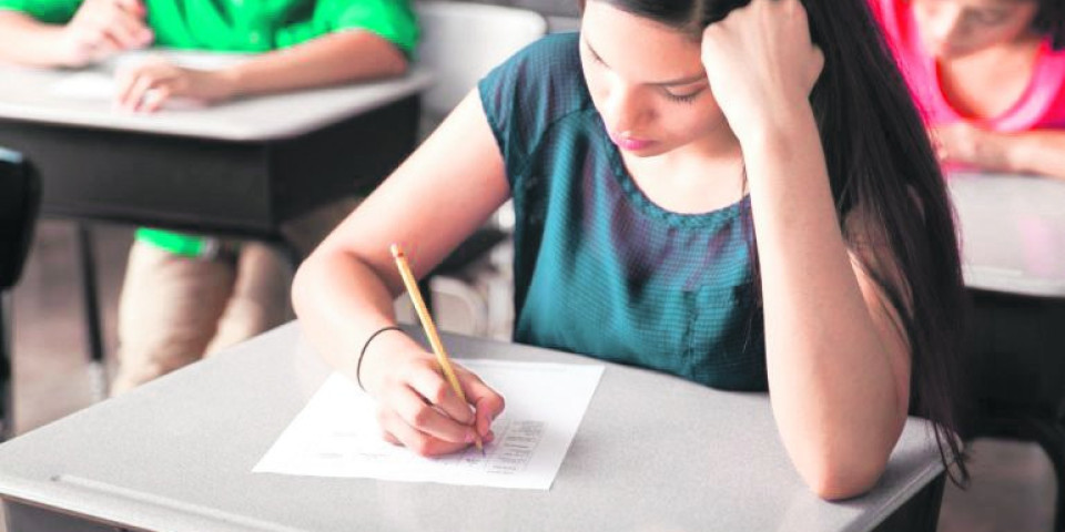 BRUKA! OPŠTI KOLAPS AMERIČKOG ŠKOLSTVA! Srednja škola u Teksasu odložila maturu, jedva 15 odsto učenika položilo test!
