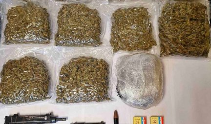 PALI DILERI U OKOLINI GROCKE! Policija u kući pronašla sedam kilograma droge i oružje (FOTO)