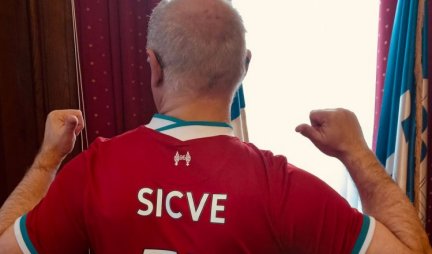 Goran Vesić ODUŠEVLJEN: SIĆVE na dresu Liverpula! (FOTO)