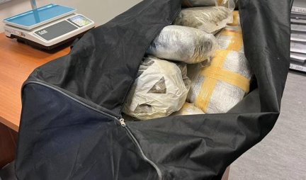 MARIHUANA STIGLA IZ PRIZRENA! U torbi putnika na prelazu Merdare otkriveno više od 5 kg droge