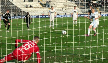 PARTIZAN POVEO SA BELE TAČKE, pa nastavio da puni mrežu Čuke! Crno-beli nastavljaju da jure ZVEZDU... (VIDEO)