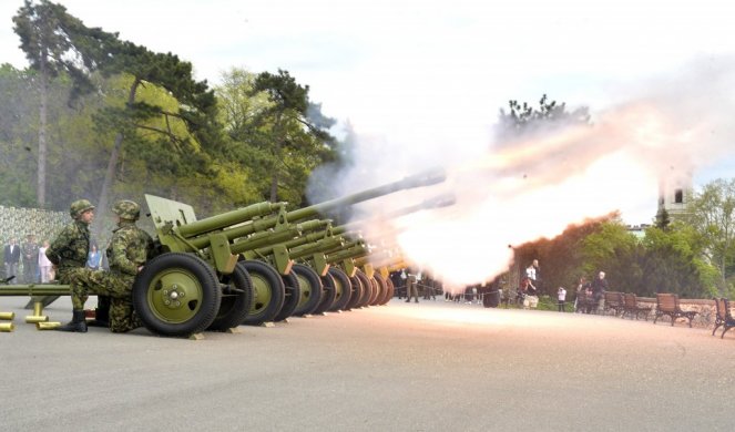 (FOTO) 10 PLOTUNA IZ ŠEST TENKOVA, HELIKOPTERI, BOJNI BRODOVI... SVE JE GRMELO! Srbijo, možeš mirno da spavaš!