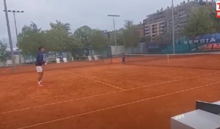 VELIKI NOVAK! Posle meča sa Kecmanovićem, zaigrao tenis i sa NJIM! Tu su bili i NJEGOVI DRAGI LJUDI! (FOTO) (VIDEO)