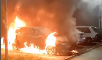 UŽAS U SOMBORU! Posle detonacije izgoreo automobil, vatrogasci se borili sa ogromnim plamenom! (VIDEO)