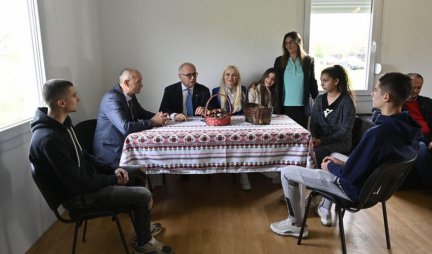 Goran Vesić proslavio Uskrs sa porodicom Bulović!