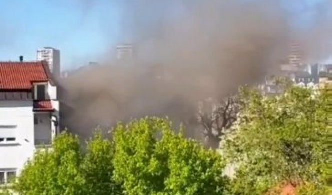POŽAR NA VRAČARU! Gori porodična kuća! Vatrogasci izašli na teren, a onda ih je sačekao još jedan PROBLEM! (VIDEO)