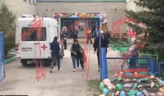 (VIDEO) PRVI SNIMCI sa lica mesta nakon UBISTVA U VRTIĆU! Muškarac upao u zgradu i pucao, potom izvršio samoubistvo!