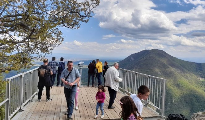 VIDIKOVAC NA KABLARU SE GRADI PO UZORU NA SVETSKE TURISTIČKE ATRAKCIJE! Neće narušavati izgled zaštićenog područja (FOTO)