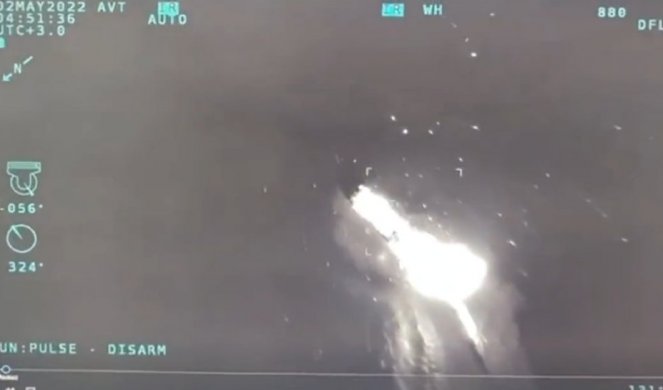 DRAMA U ZORU KOD ZMIJSKOG OSTRVA! Ukrajinci objavili snimak i tvrde: Bajraktar uništio dva ruska patrolna čamca u Crnom moru! (VIDEO)