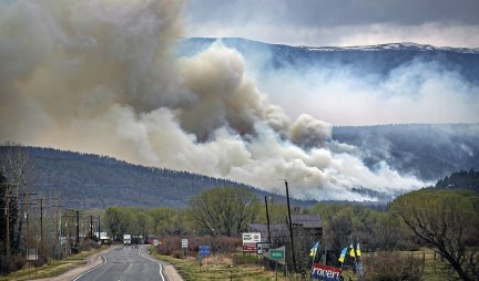 Drugi najveći požar u istoriji Novog Meksika preti da bude još GORI! Vatra se ne smiruje više od mesec dana, a vetar je glavni neprijatelj vatrogasaca!