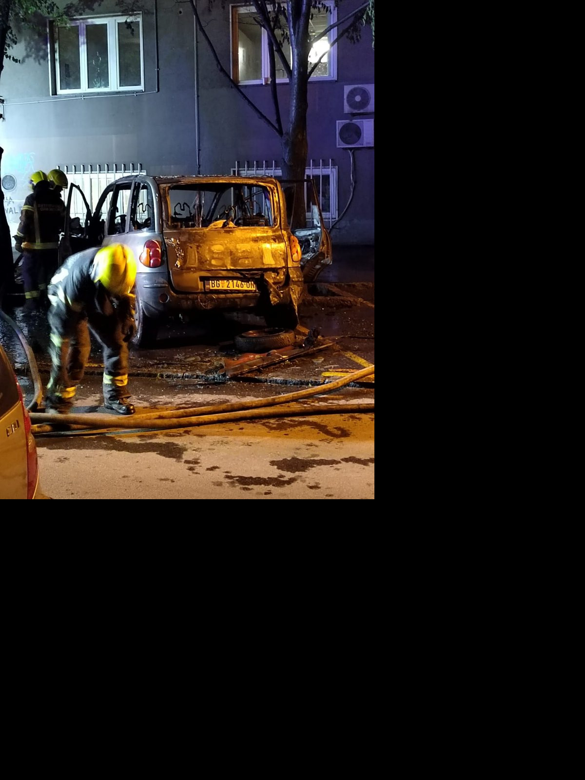DRAMA U OBRENOVCU: U požaru izgorela dva automobila