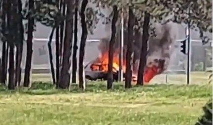 POŽAR KOD PALATE SRBIJA! Vatrena stihija guta automobil, intervenišu vatrogasci (VIDEO)