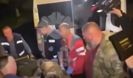 Ovako je izgledala evakuacija ukrajinskih boraca iz Azovstalja! (Video)