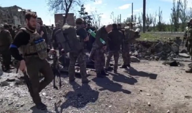 DRUGI ČOVEK "AZOVA" SE PREDAO! Ovo je šokiralo sve Ukrajince, komadant zvani Kalina položio oružje Rusima u Marijupolju (Video)
